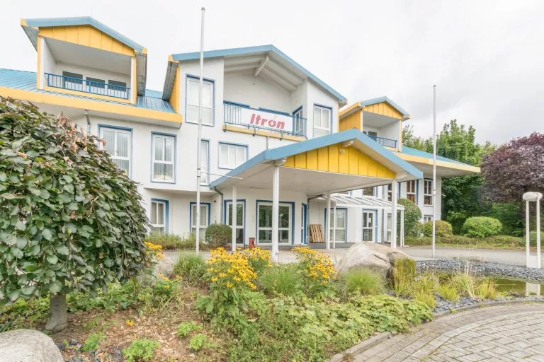 Moellerherm Immobilien - Immobilienangebot - Hameln / Klein Berkel - Alle - Großzügige Gewerbefläche mit Außenstellplätzen in Hameln/ Klein Berkel