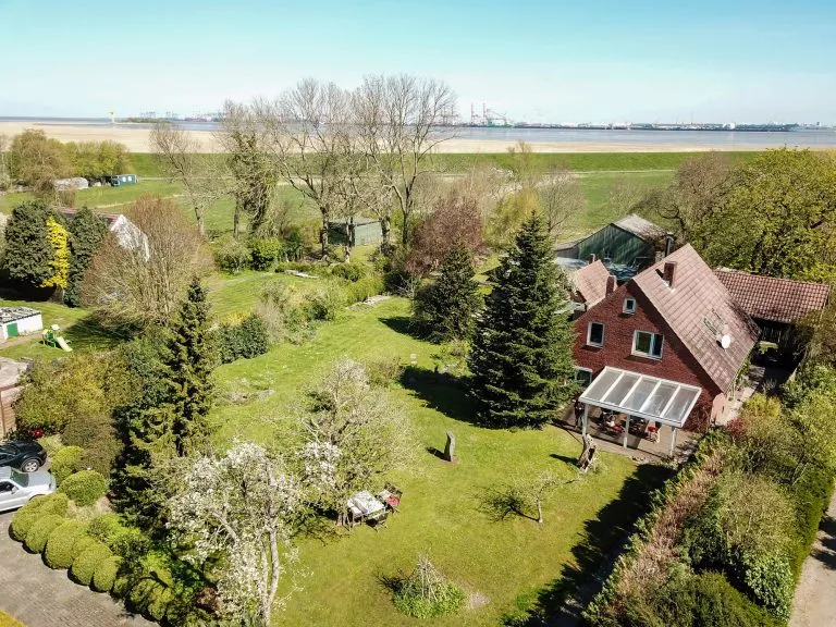 Moellerherm Immobilien - Immobilienangebot - Nordenham / Blexen - Alle - Resthof/ Bauernhaus/ Künstleratelier in Nordenham-Blexen mit ca. 4.000 m² Grundstück und Bauplatz