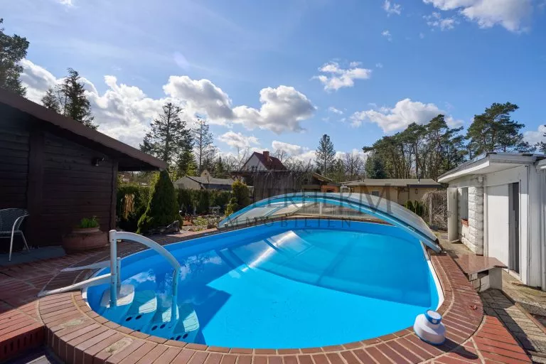 Moellerherm Immobilien - Immobilienangebot - Am Mellensee - Alle - Leben in Freiheit, zwischen Badesee & Wald, mit Pool, Remise, Glasfaser, Bachlauf & eigener Werkstatt