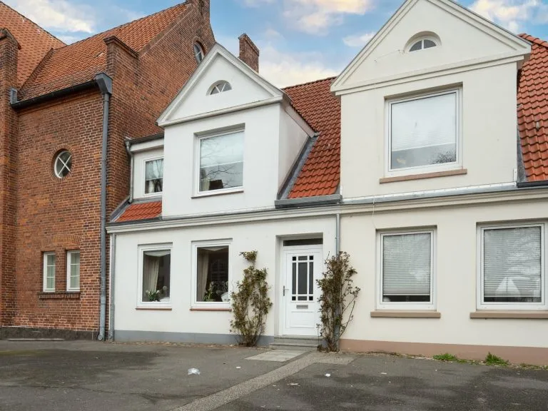 Moellerherm Immobilien - Immobilienangebot - Lübeck / Travemünde - Alle - Doppelhaushälfte mit unbegrenzten Möglichkeiten und Blick auf die Trave