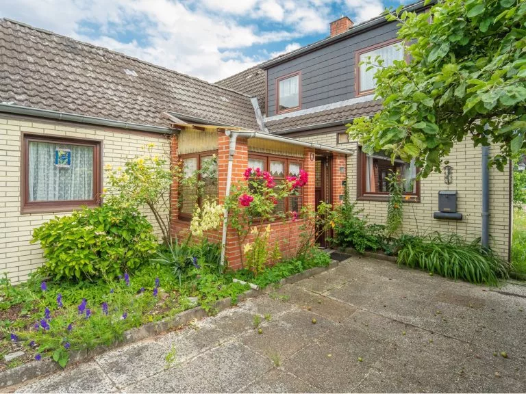 Moellerherm Immobilien - Immobilienangebot - Lübeck / Kücknitz - Alle - Handwerker aufgepasst- kleine Doppelhaushälfte mit großem Garten in Lübeck/Kücknitz