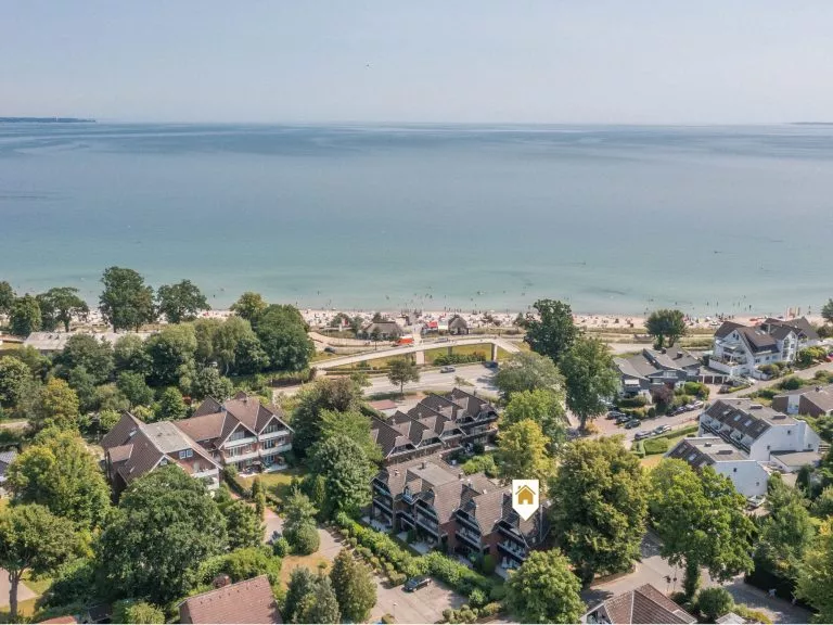 Moellerherm Immobilien - Immobilienangebot - Scharbeutz - Alle - Bademantel an & los geht´s! - Eigentumswohnung nur wenige Meter bis zum Strand, kleiner Meerblick inklusive!