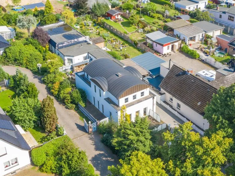 Moellerherm Immobilien - Immobilienangebot - Lübeck - Alle - Rundherum besonders - Außergewöhnliches Einfamilienhaus in Lübeck-St. Gertrud
