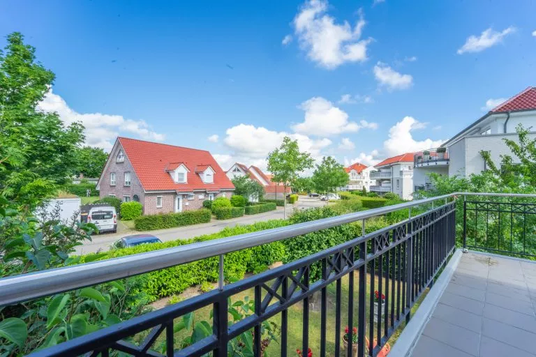 Moellerherm Immobilien - Immobilienangebot - Scharbeutz - Alle - Wohnen wie im Urlaub-Eigentumswohnung in weißer Villa in Scharbeutz- ruhige Wohnlage in Strand-und Zentrumsnähe