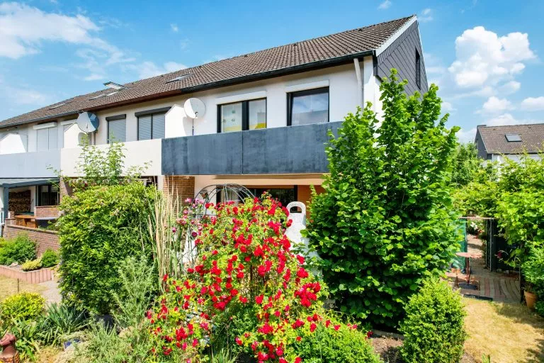 Moellerherm Immobilien - Immobilienangebot - Schwanewede - Alle - Reihenendhaus in Schwanewede mit ca. 300 m² Grundstück und Garage