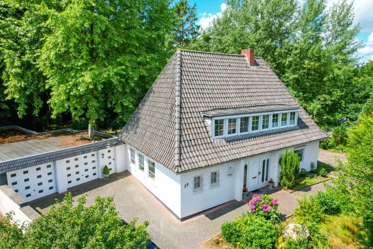 Moellerherm Immobilien - Immobilienangebot - Bremen / Lüssum - Alle - Einfamilienhaus/ Villa auf großem Grundstück in Bremen-Blumenthal