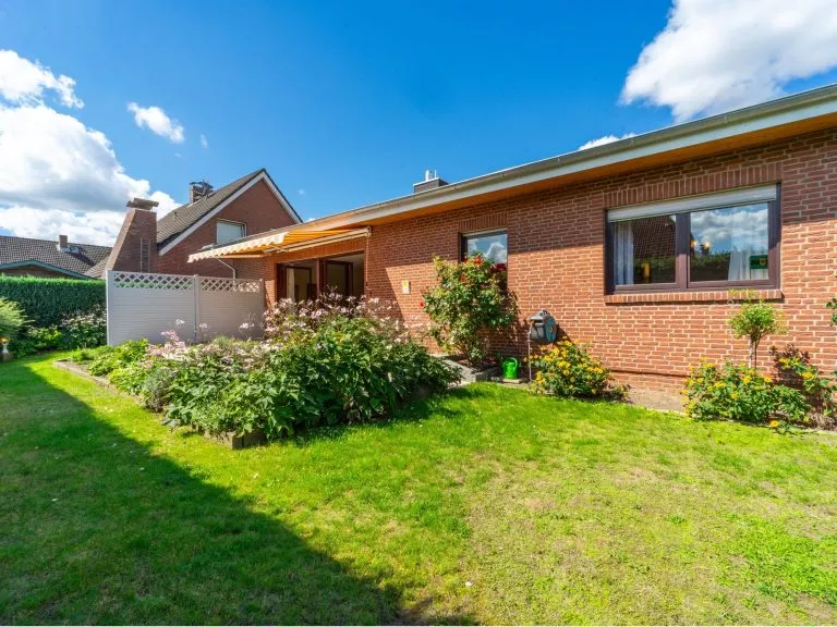 Moellerherm Immobilien - Immobilienangebot - Stockelsdorf - Alle - Geräumiger Bungalow auf Erbpachtgrundstück mit Potenzial für individuelle Gestaltung in Stockelsdorf