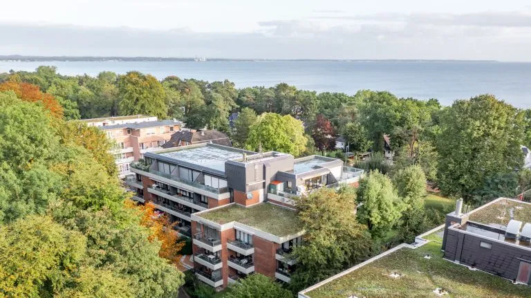 Moellerherm Immobilien - Immobilienangebot - Timmendorfer Strand - Alle - Die Ostsee vor der Tür- Schicke Ferienwohnung mit Loggia in 2. Reihe in Timmendorfer Strand