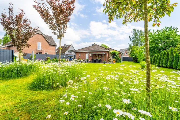 Moellerherm Immobilien - Immobilienangebot - Heilshoop - Alle - Heilshoop-Highlight: Modernisierter Bungalow mit viel Platz in Heilshoop