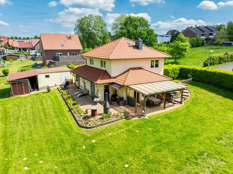 Moellerherm Immobilien - Immobilienangebot - Buchholz - Alle - Idylisch wohnen im toskanischen Eigenheimstil im Weserbergland