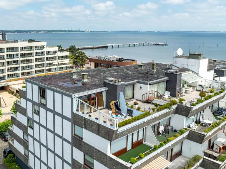 Moellerherm Immobilien - Immobilienangebot - Scharbeutz - Alle - Penthouse in erster Reihe! Mit traumhafter Dachterrasse mitten im Zentrum von Scharbeutz