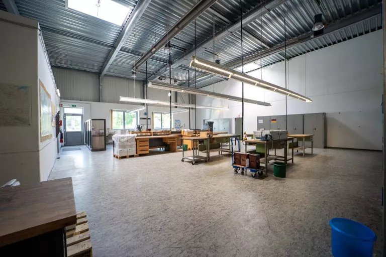 Moellerherm Immobilien - Immobilienangebot - Isernhagen / Kirchhorst - Alle - Industriehalle und Freifläche im Industriegebiet, 650 m² Werkstatt und Lager, ca. 600 m² Bürofläche (2-geschossig)