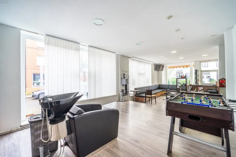 Moellerherm Immobilien - Immobilienangebot - Lensahn - Alle - NEUER PREIS: Komplexes Investment (8,5% Rendite) verteilt auf 4 Häuser - 10 Wohnungen und 9 Läden im Zentrum von Lensahn (JNKM 114.895 €)