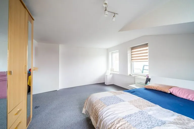 Moellerherm Immobilien - Immobilienangebot - Lensahn - Alle - NEUER PREIS: Komplexes Investment (8,5% Rendite) verteilt auf 4 Häuser - 10 Wohnungen und 9 Läden im Zentrum von Lensahn (JNKM 114.895 €)