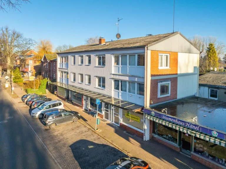 Moellerherm Immobilien - Immobilienangebot - Lensahn - Alle - NEUER PREIS: Komplexes Investment (8,5% Rendite) verteilt auf 4 Häuser - 10 Wohnungen und 9 Läden im Zentrum von Lensahn (JNKM 114.895 €)