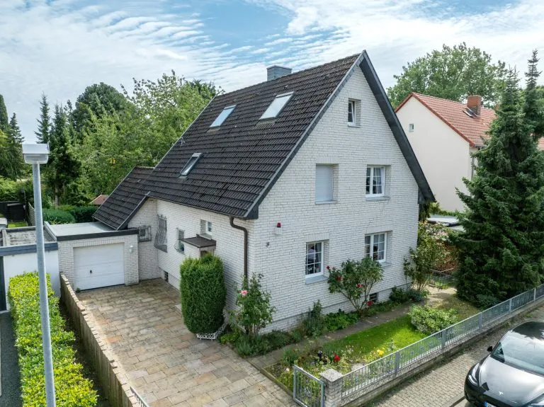Moellerherm Immobilien - Immobilienangebot - Laatzen / Rethen - Alle - Ein Ort zum Aufblühen- vollsaniertes Zuhause mit großem Garten und Sonnenbalkon