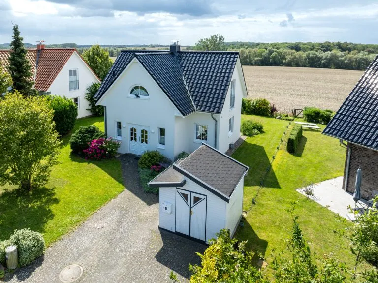 Moellerherm Immobilien - Immobilienangebot - Dassow / Barendorf - Alle - Urlaubsfeeling das ganze Jahr Ostseeblick inklusive-
Gepflegtes Ferienhaus in traumhafter Lage zwischen Strand und Natur