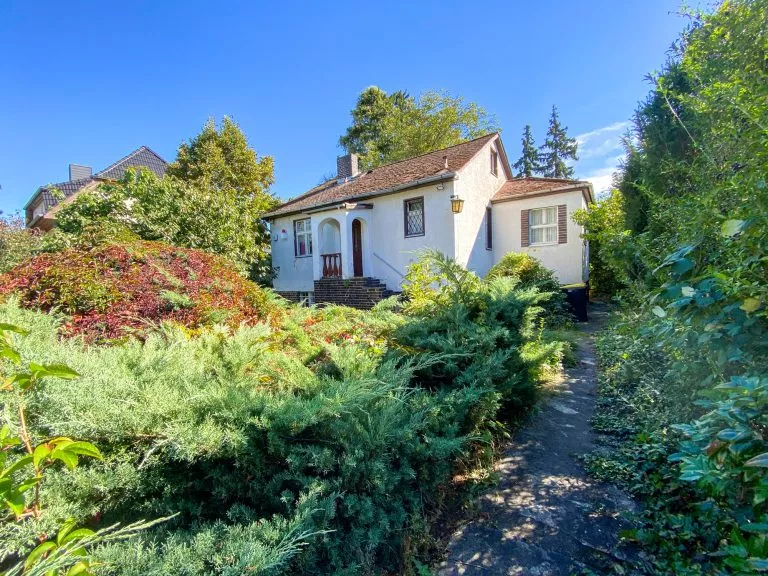 Moellerherm Immobilien - Immobilienangebot - Berlin / Rudow - Alle - Seltene Gelegenheit in Rudow: 1.049 m² Grundstück, ggf. teilbar, für Kernsanierung oder Neubau