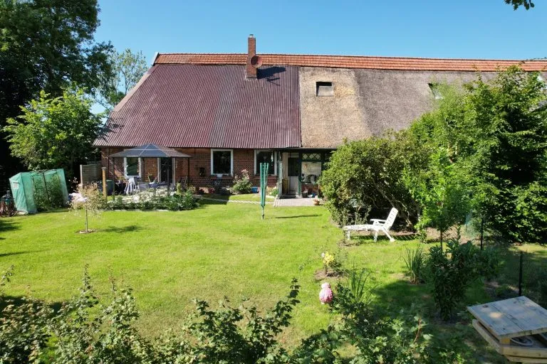 Moellerherm Immobilien - Immobilienangebot - Brake / Golzwarden - Alle - Reetdach-Bauernhaus mit 3 Wohneinheiten in Brake/Golzwarden