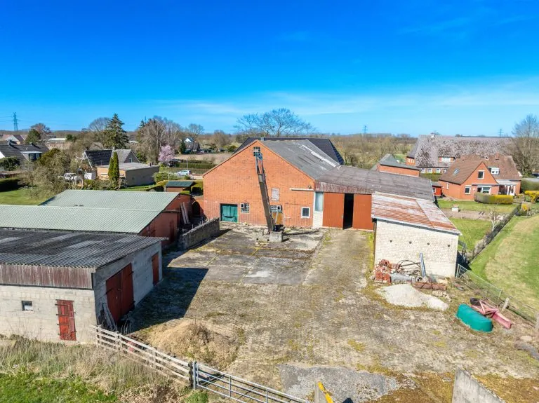Moellerherm Immobilien - Immobilienangebot - Grabau - Alle - Landwirtschaftlich geprägte Hofstelle mit umfangreichen Nutzflächen und vielseitigen Möglichkeiten