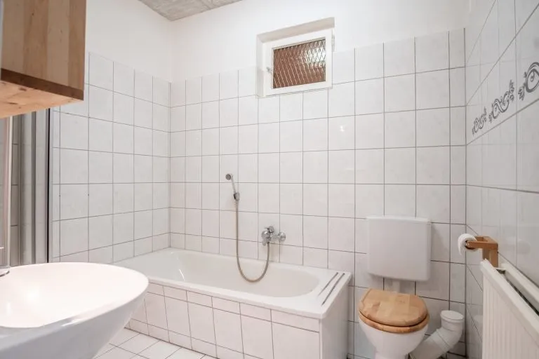 Moellerherm Immobilien - Immobilienangebot - Grabau - Alle - Landwirtschaftlich geprägte Hofstelle mit umfangreichen Nutzflächen und vielseitigen Möglichkeiten