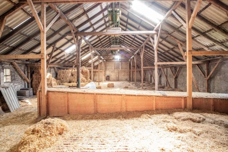 Moellerherm Immobilien - Immobilienangebot - Grabau - Alle - Landwirtschaftlich geprägte Hofstelle mit umfangreichen Nutzflächen und vielseitigen Möglichkeiten