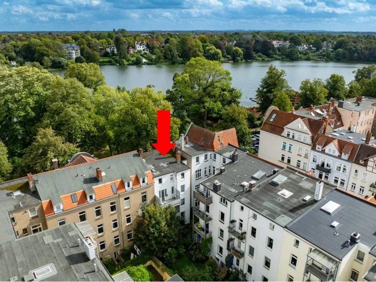 Moellerherm Immobilien - Immobilienangebot - Lübeck / Sankt Jürgen - Alle - Seltene Gelegenheit am Wakenitzufer – Vermietetes Mehrfamilienhaus, stark sanierungsbedürftig