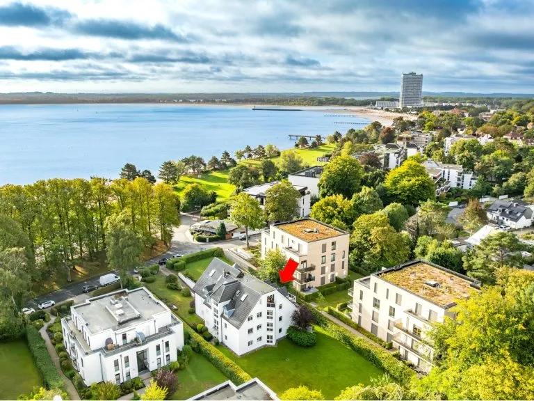 Moellerherm Immobilien - Immobilienangebot - Lübeck / Travemünde - Alle - Maritimes Lebensglück mit kleinem seitlichen Meerblick - barrierearm & strandnah