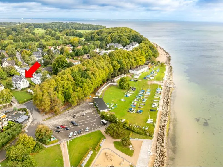 Moellerherm Immobilien - Immobilienangebot - Lübeck / Travemünde - Alle - vis-à-vis zur Ostsee – lichtdurchflutet und kleiner Meerblick