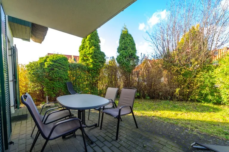 Moellerherm Immobilien - Immobilienangebot - Dassow/ Barendorf - Alle - Gemütliche Ferienwohnung unter Reet- nur wenige Minuten von der Ostsee entfernt