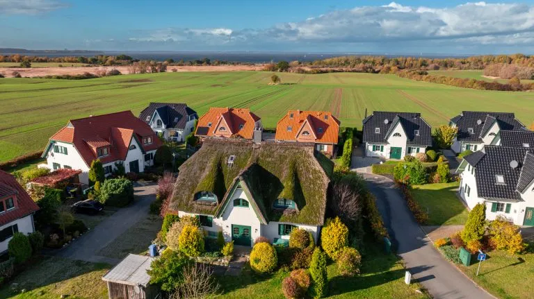 Moellerherm Immobilien - Immobilienangebot - Dassow/ Barendorf - Alle - Gemütliche Ferienwohnung unter Reet- nur wenige Minuten von der Ostsee entfernt