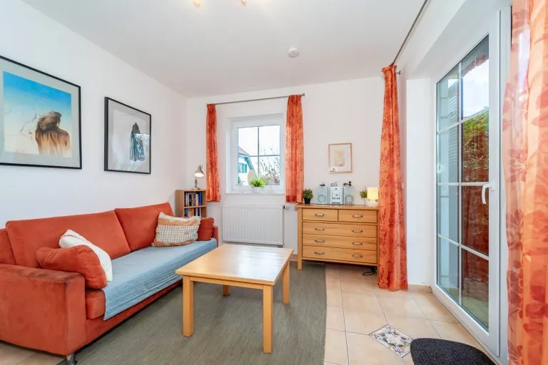 Moellerherm Immobilien - Immobilienangebot - Dassow/ Barendorf - Alle - Gemütliche Ferienwohnung unter Reet- nur wenige Minuten von der Ostsee entfernt