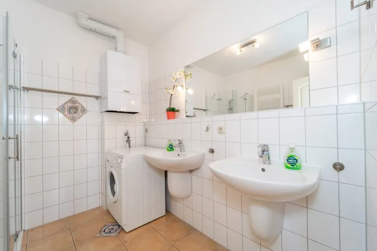 Moellerherm Immobilien - Immobilienangebot - Dassow/ Barendorf - Alle - Gemütliche Ferienwohnung unter Reet- nur wenige Minuten von der Ostsee entfernt