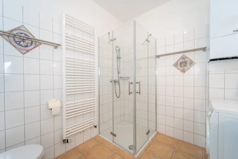 Moellerherm Immobilien - Immobilienangebot - Dassow/ Barendorf - Alle - Gemütliche Ferienwohnung unter Reet- nur wenige Minuten von der Ostsee entfernt