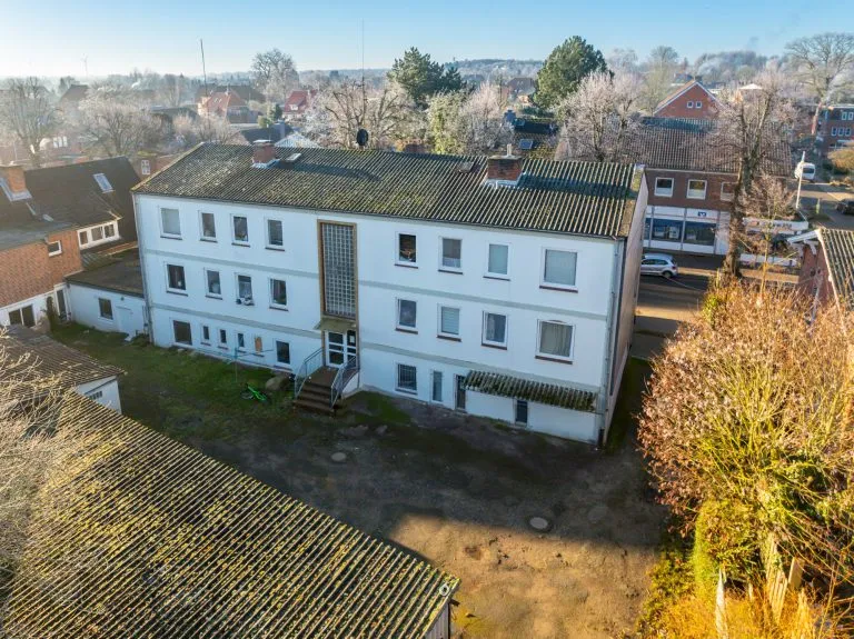 Moellerherm Immobilien - Immobilienangebot - Lensahn - Alle - Wohn-und Geschäftshaus Faktor 12,5 mitten in Lensahn (JNKM 57.540 €)