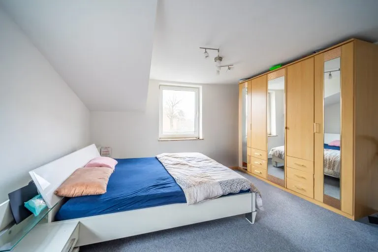 Moellerherm Immobilien - Immobilienangebot - Lensahn - Alle - Eckgebäude mit zwei Läden und zwei Wohnungen im Zentrum von Lensahn (JNKM 21.253 € Faktor 12,5)