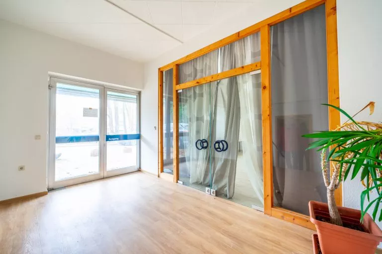 Moellerherm Immobilien - Immobilienangebot - Lensahn - Alle - Großzügige Ladenfläche mitten im Zentrum von Lensahn