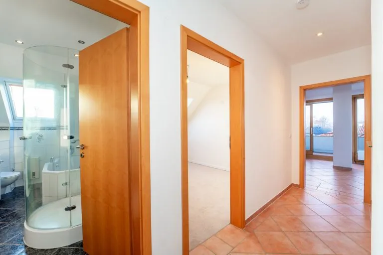 Moellerherm Immobilien - Immobilienangebot - Scharbeutz - Alle - Lichtdurchflutete Dachgeschosswohnung mit großer Loggia in Strandnähe 
von Scharbeutz