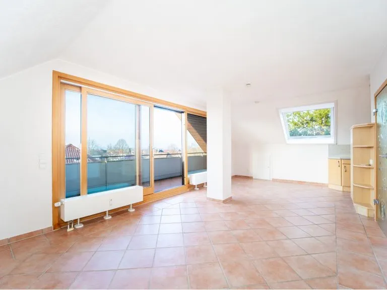 Moellerherm Immobilien - Immobilienangebot - Scharbeutz - Alle - Lichtdurchflutete Dachgeschosswohnung mit großer Loggia in Strandnähe 
von Scharbeutz