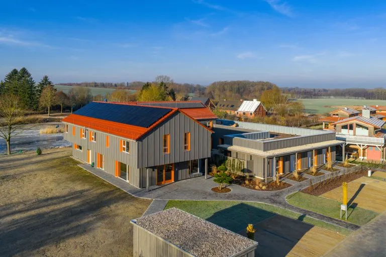 Moellerherm Immobilien - Immobilienangebot - Parin - Alle - Ökologisches Vollholz-Ferienhaus an der Ostsee- Konzipiert und gebaut nach ayurvedischen Wohn- und Lebensprinzipien
