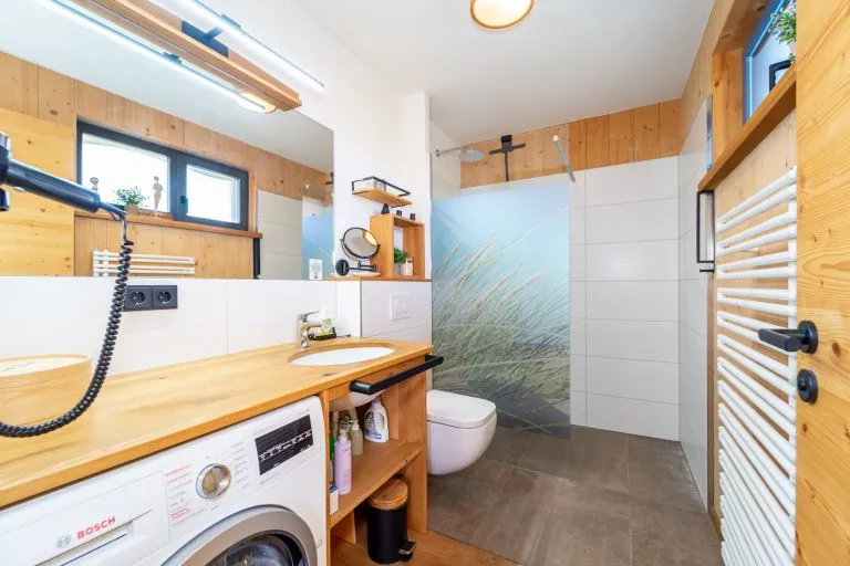 Moellerherm Immobilien - Immobilienangebot - Parin - Alle - Ökologisches Vollholz-Ferienhaus an der Ostsee- Konzipiert und gebaut nach ayurvedischen Wohn- und Lebensprinzipien
