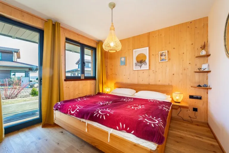 Moellerherm Immobilien - Immobilienangebot - Parin - Alle - Ökologisches Vollholz-Ferienhaus an der Ostsee- Konzipiert und gebaut nach ayurvedischen Wohn- und Lebensprinzipien