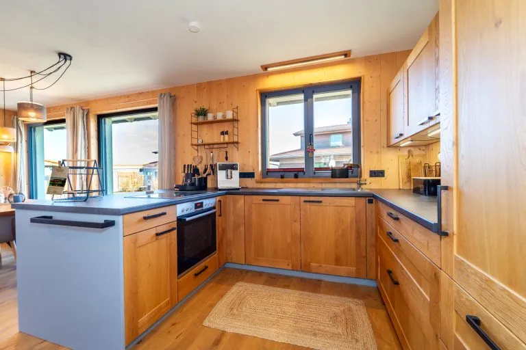 Moellerherm Immobilien - Immobilienangebot - Parin - Alle - Ökologisches Vollholz-Ferienhaus an der Ostsee- Konzipiert und gebaut nach ayurvedischen Wohn- und Lebensprinzipien
