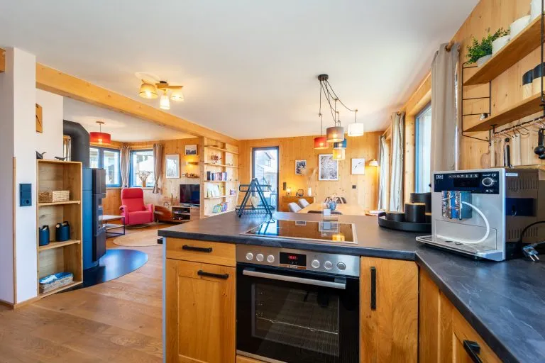 Moellerherm Immobilien - Immobilienangebot - Parin - Alle - Ökologisches Vollholz-Ferienhaus an der Ostsee- Konzipiert und gebaut nach ayurvedischen Wohn- und Lebensprinzipien