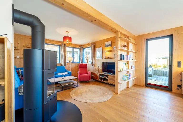 Moellerherm Immobilien - Immobilienangebot - Parin - Alle - Ökologisches Vollholz-Ferienhaus an der Ostsee- Konzipiert und gebaut nach ayurvedischen Wohn- und Lebensprinzipien