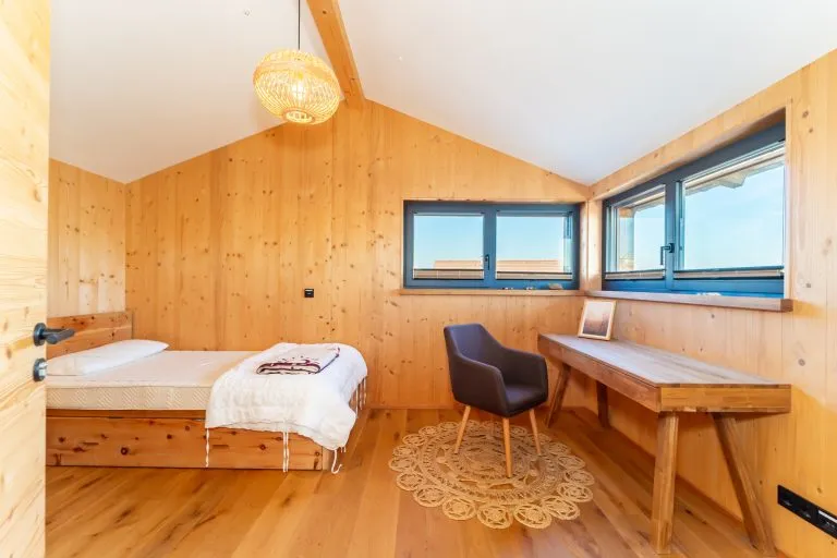 Moellerherm Immobilien - Immobilienangebot - Parin - Alle - Ökologisches Vollholz-Ferienhaus an der Ostsee- Konzipiert und gebaut nach ayurvedischen Wohn- und Lebensprinzipien