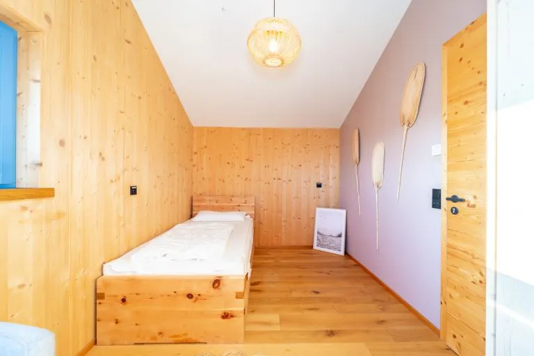 Moellerherm Immobilien - Immobilienangebot - Parin - Alle - Ökologisches Vollholz-Ferienhaus an der Ostsee- Konzipiert und gebaut nach ayurvedischen Wohn- und Lebensprinzipien