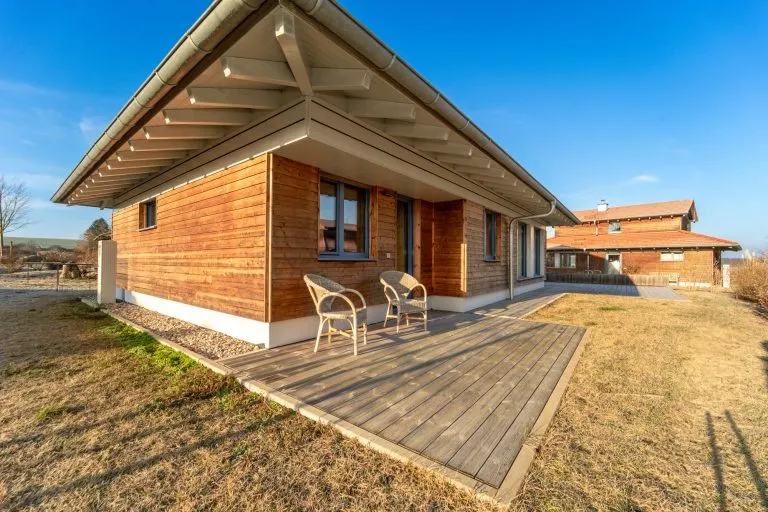 Moellerherm Immobilien - Immobilienangebot - Parin - Alle - Ökologisches Vollholz-Ferienhaus an der Ostsee- Konzipiert und gebaut nach ayurvedischen Wohn- und Lebensprinzipien