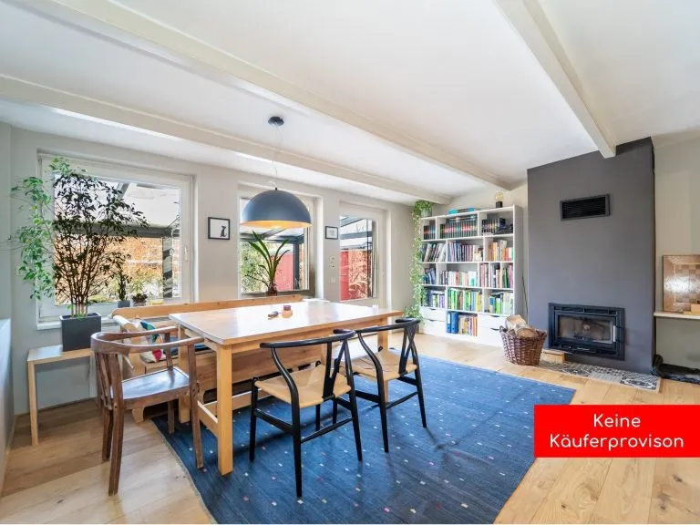 Moellerherm Immobilien - Immobilienangebot - Lübeck - Alle - Wohnen im Einklang: Individuelles Haus für Paare mit traumhaftem Naturgarten