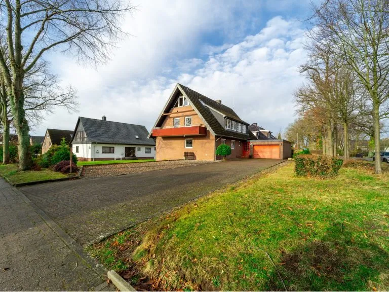Moellerherm Immobilien - Immobilienangebot - Scharbeutz - Alle - Haus mit 5 Wohneinheiten in Ostseenähe- Gästeappartements vermieten und selber wohnen